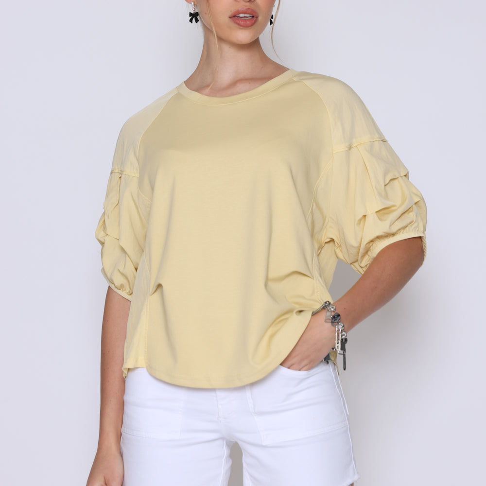 טי-שרט שרוול מכווץ